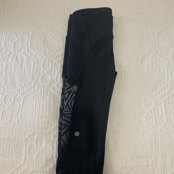 Reflective lululemon cropped pants - Picture 2 of 6